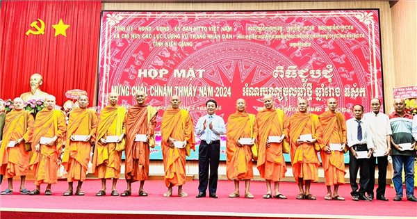 Minister und Vorsitzender Hau A Lenh nahm am Chol Chnam Thmay 2024 Festival in Kien Giang teil