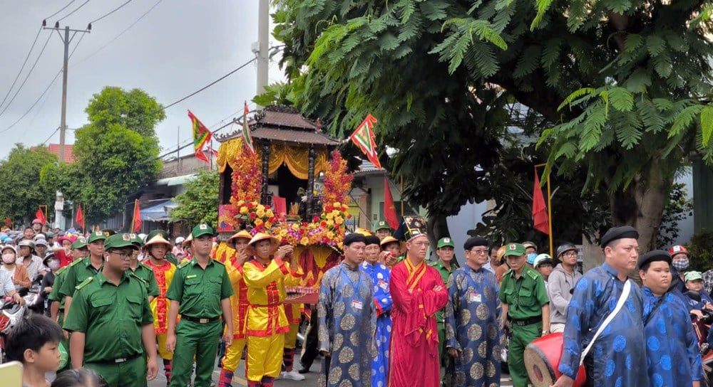 沿岸漁師が天候良好を祈願する伝統的な祭り - 写真 2