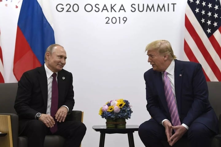 Der russische Präsident Wladimir Putin und der designierte US-Präsident Donald Trump bei einem Treffen am Rande des G20-Gipfels 2019. (Foto: Sputnik)