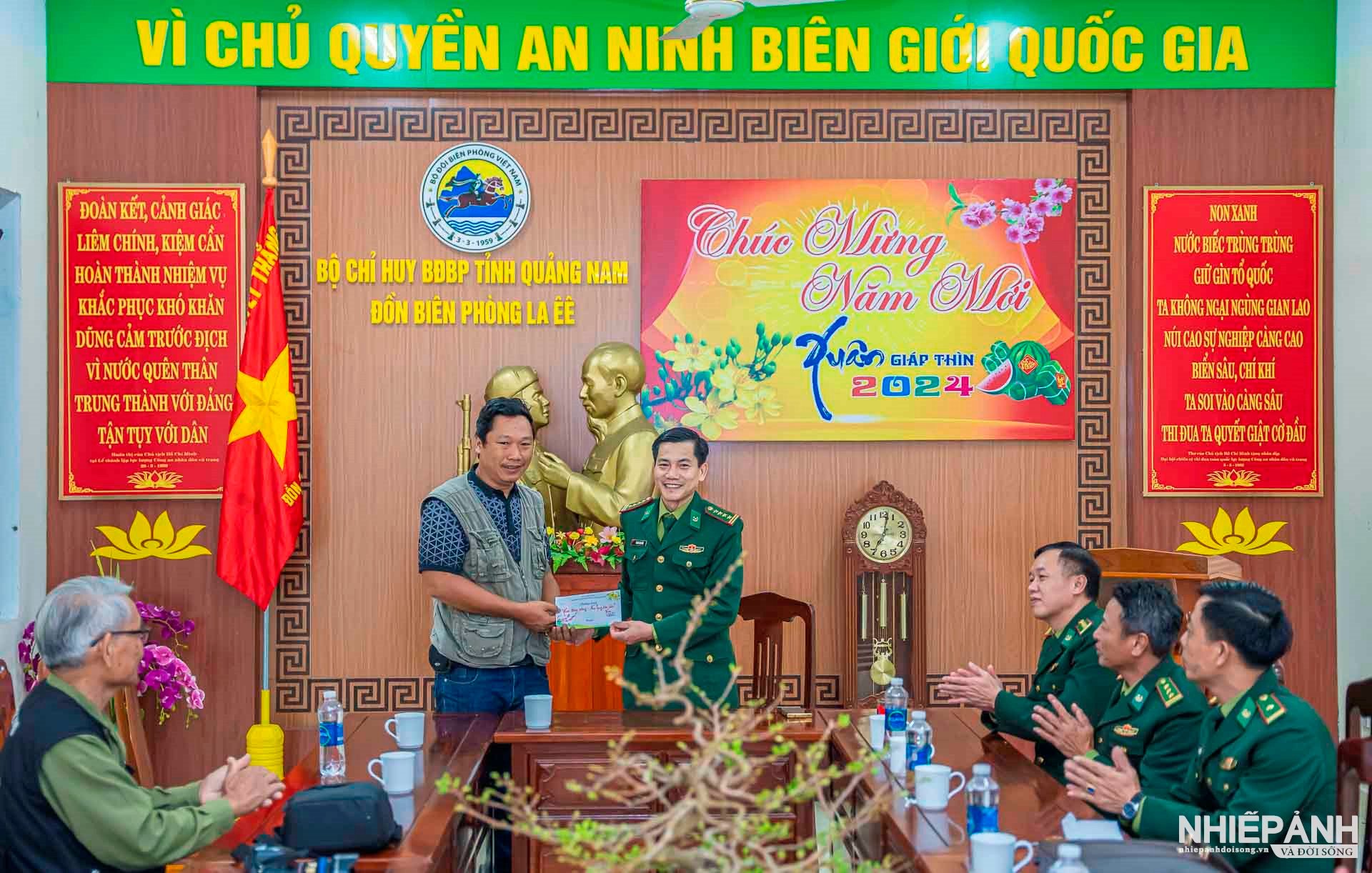 W_dai-ta-hoang-van-man-bi-thu-dang-uy-chinh-uy-bo-chi-huy-bdbp-tinh-quang-nam-da-co-cuoc-cuoc-ap-than-voi-ban-chau-nhiem-club-nhiep-anh-da-nang..jpg