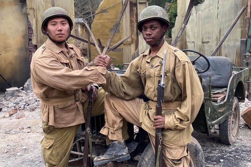 Studying abroad in Vietnam, African male student causes a stir in the movie 'Peach, Pho and Piano'
