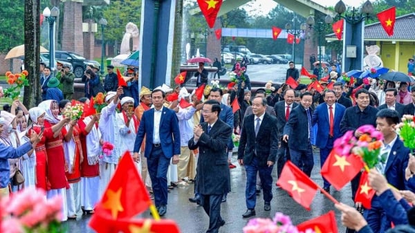 Momentos impresionantes del presidente Vo Van Thuong en el Festival de Primavera en todo el país en el año del Dragón 2024