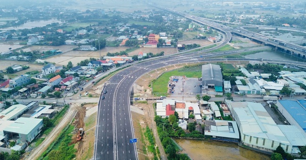 Đề xuất lùi thời gian hoàn thành cao tốc Bến Lức