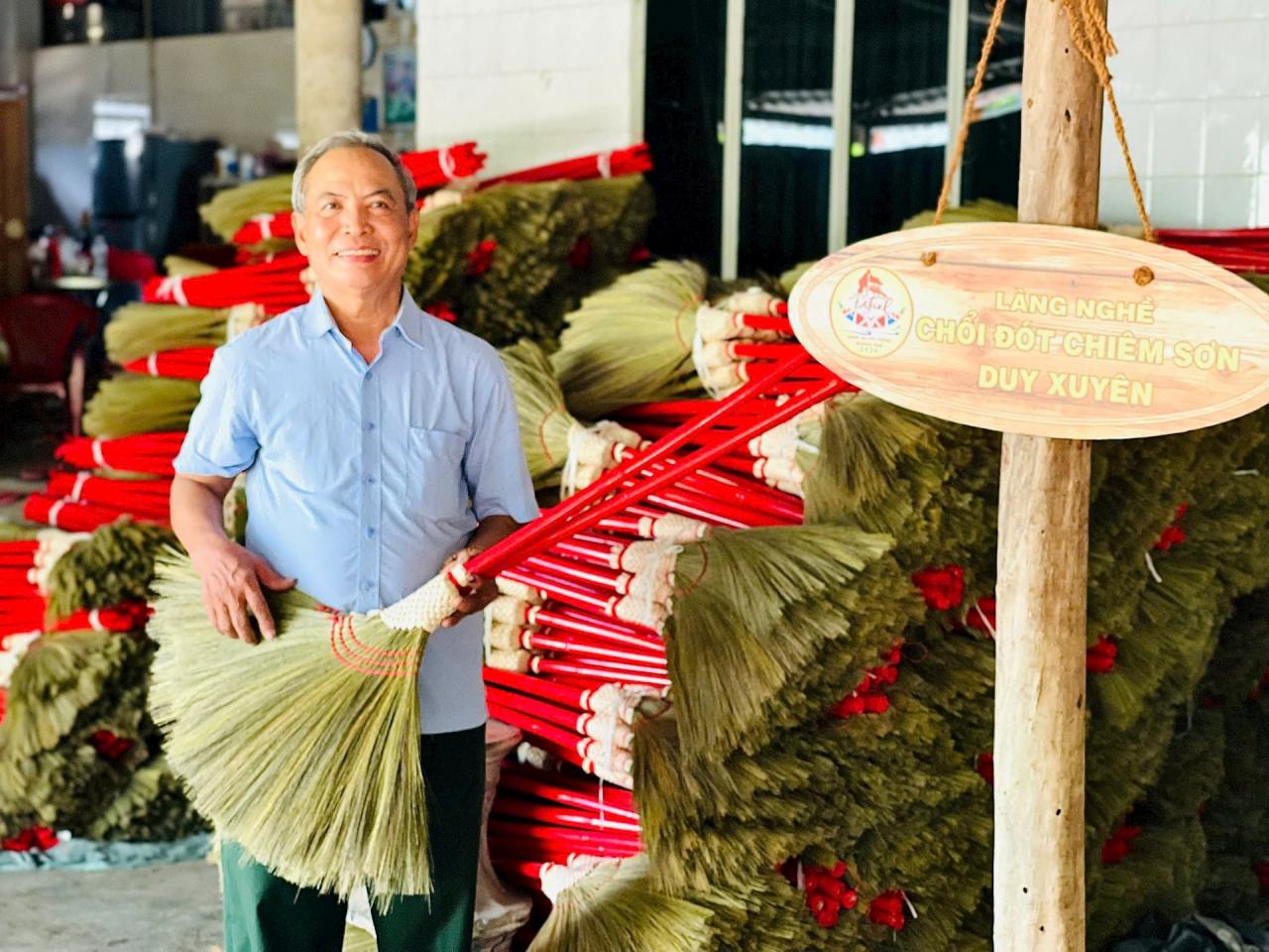 Brooms of Nhat Tuan Agricultural - Commercial Cooperative aim for 4-star OCOP