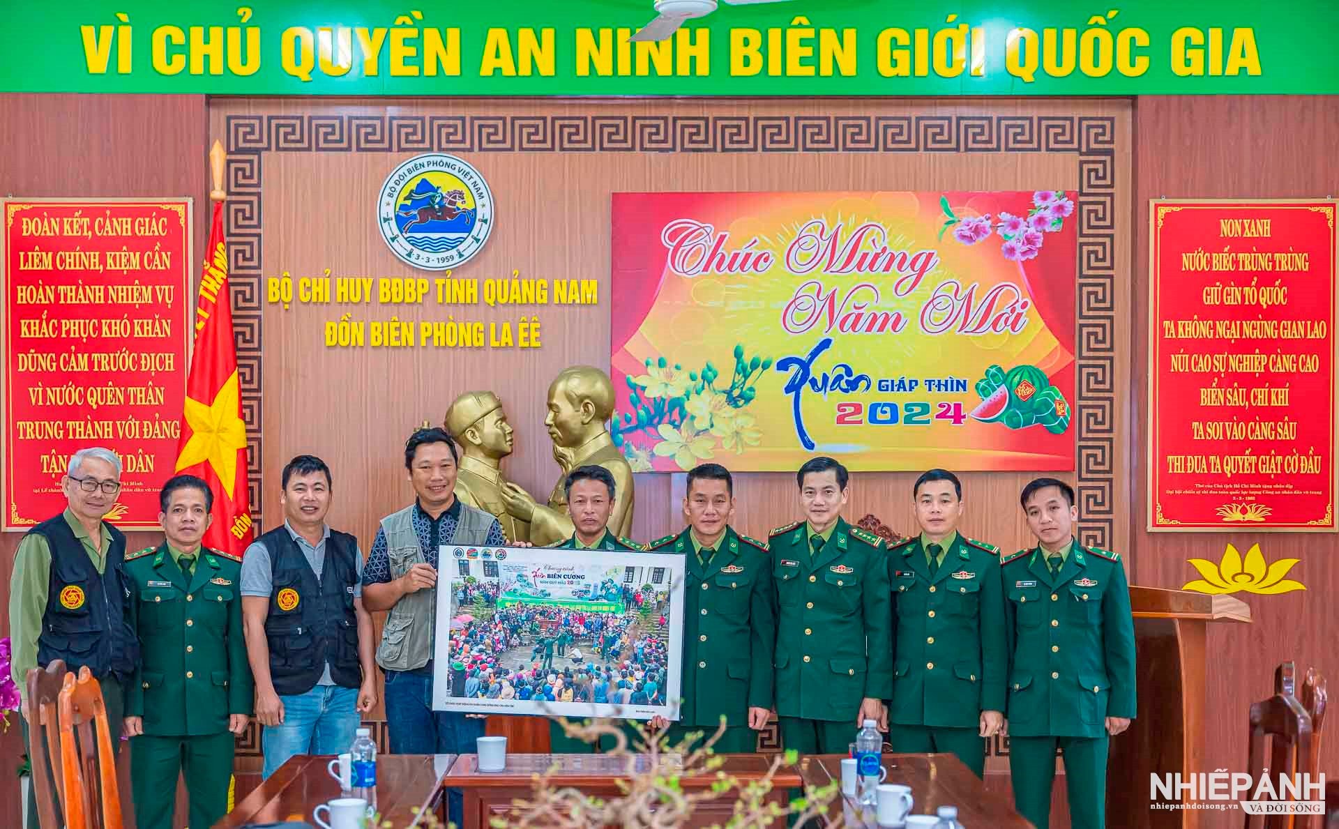 W_ban-chu-nhiem-club-nhiep-anh-da-nang-tang-35-tac-pham-trien-lam-cho-don-bien-phong-la-ee.jpg