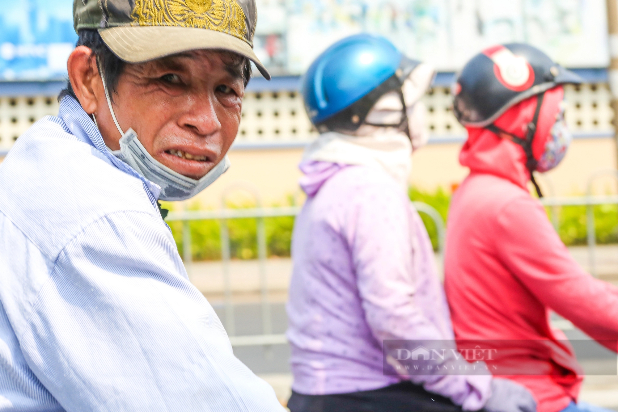 Người Sài Gòn trân mình dang nắng mưu sinh - Ảnh 3.
