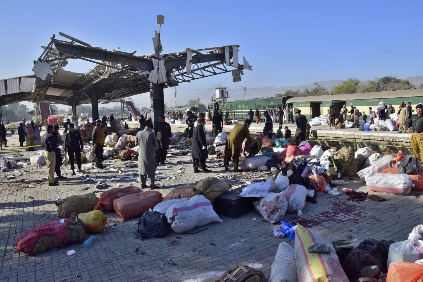 Vídeo del terrible atentado en la estación de tren de Pakistán, imagen 1