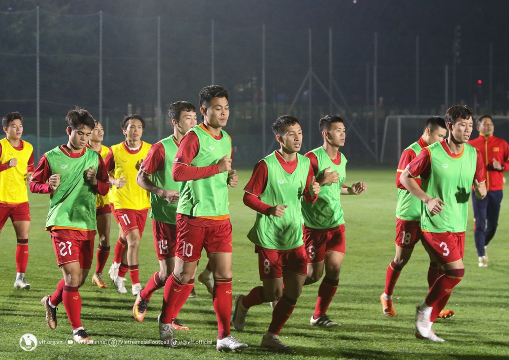 HLV Philippe Troussier: Tuyển Việt Nam sẽ chơi phòng ngự trước Hàn Quốc - 2