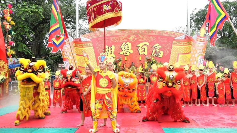 4月12日、国家祖先ラック・ロン・クアンの功績を記念するビンダー祭が開幕