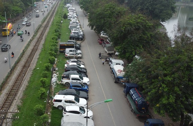 Primer plano del proyecto de estacionamiento subterráneo en el parque Thong Nhat, suspendido por más de 10 años, foto 8