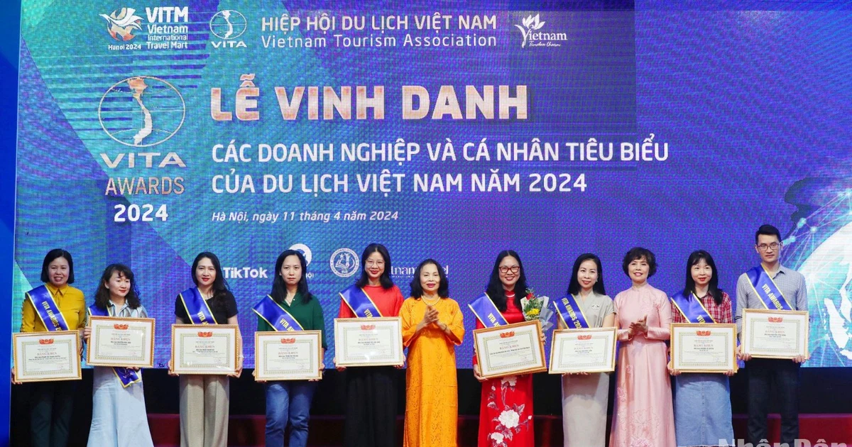 Vinh danh 282 cá nhân và tổ chức tiêu biểu ngành du lịch