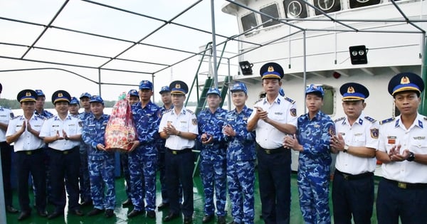 Coast Guard ship sets sail for Tet duty