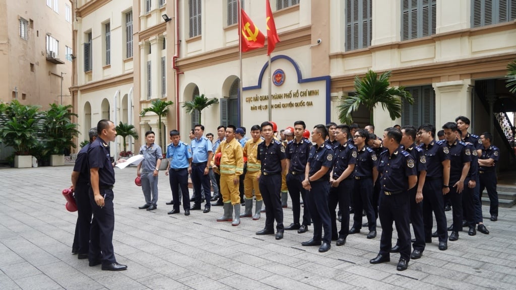 Hải quan TPHCM thực tập phương án chữa cháy và cứu nạn, cứu hộ cho CBCC