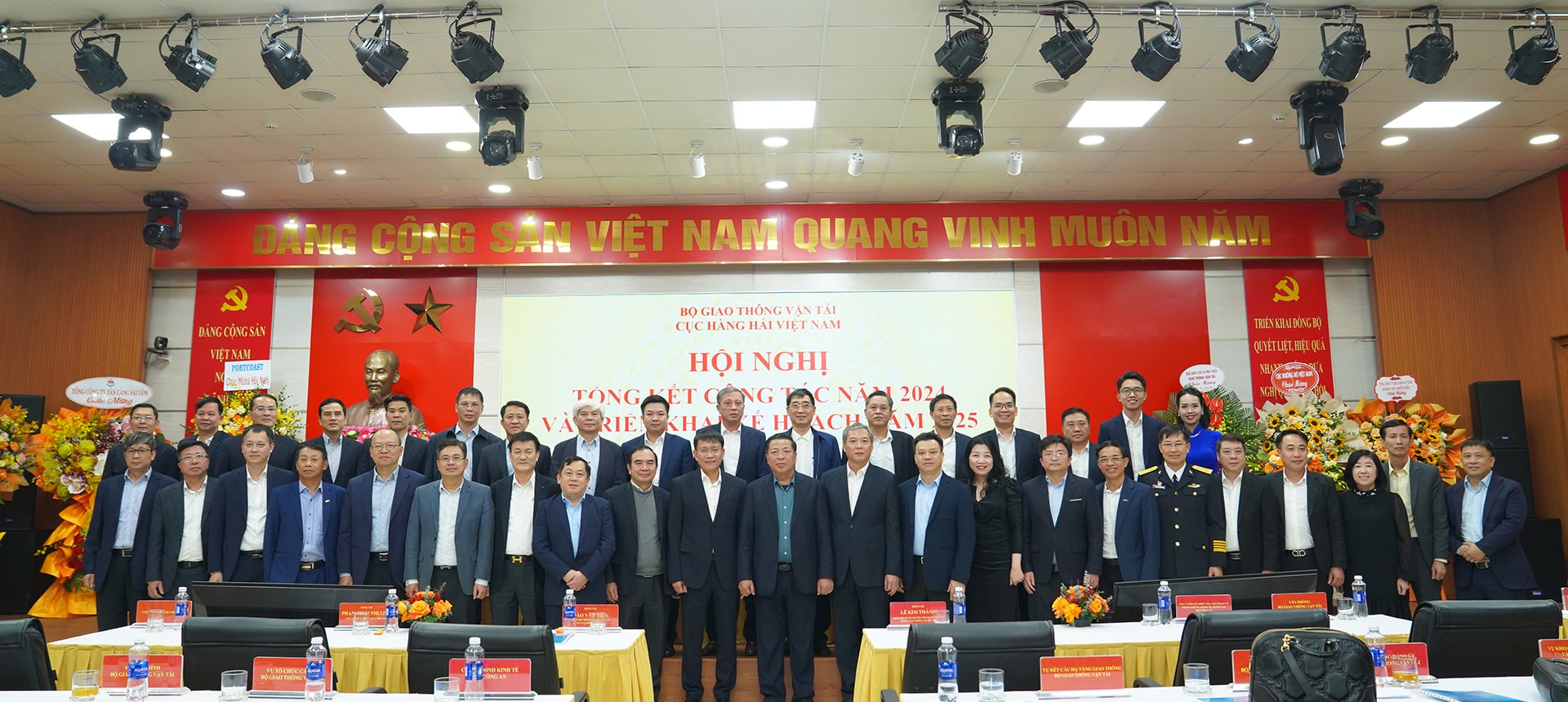 Les dirigeants de THILOGI participent à la conférence pour résumer les travaux de 2024 et déployer le plan pour 2025 de l'administration maritime du Vietnam