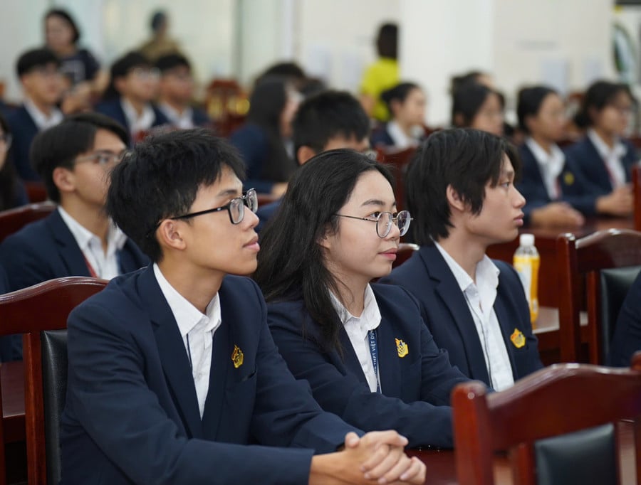 Students of Viet Duc High School, Hanoi at the contest launching ceremony.