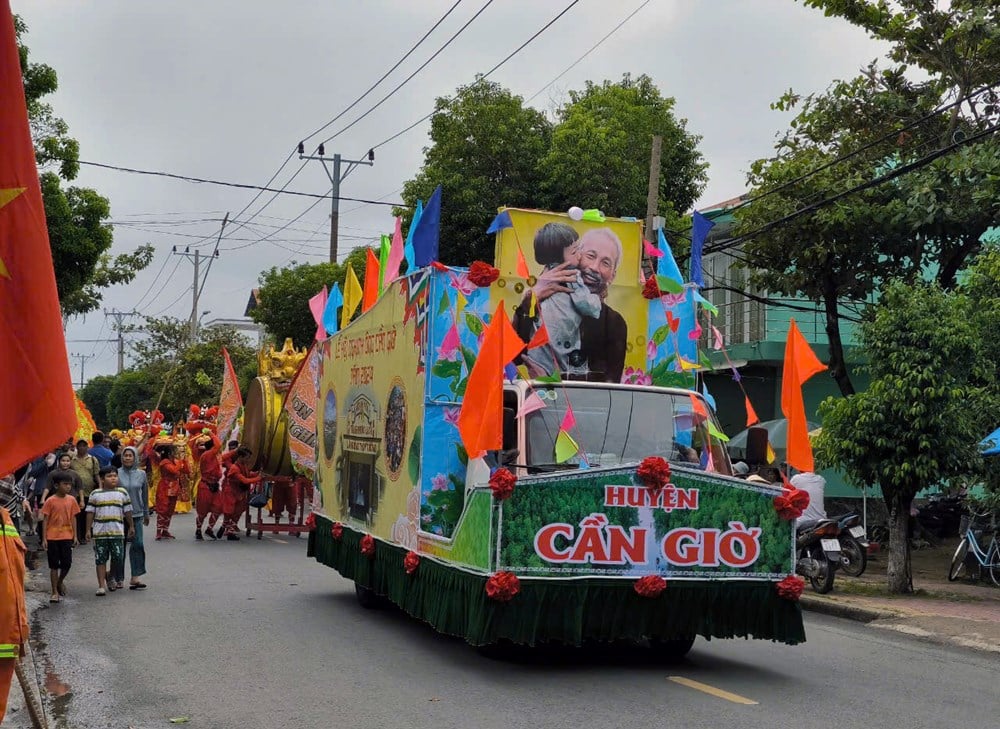 沿岸漁師が天候良好を祈願する伝統的な祭り - 写真 3