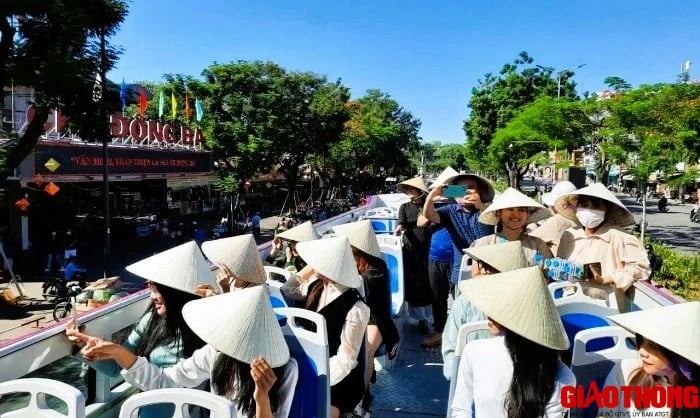 Phê duyệt đề án dịch vụ vận chuyển khách du lịch bằng ô tô buýt thoáng nóc ở Huế- Ảnh 1.
