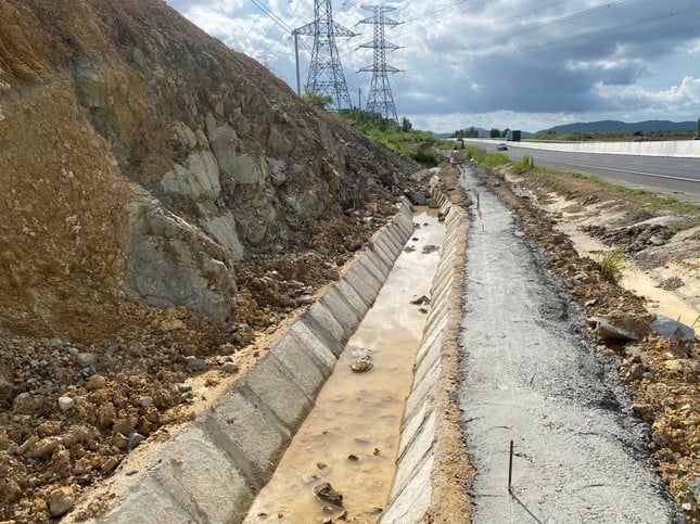 Schnelle Hilfe zur Verhinderung von Überschwemmungen auf der Autobahn Phan Thiet – Dau Giay, Foto 5