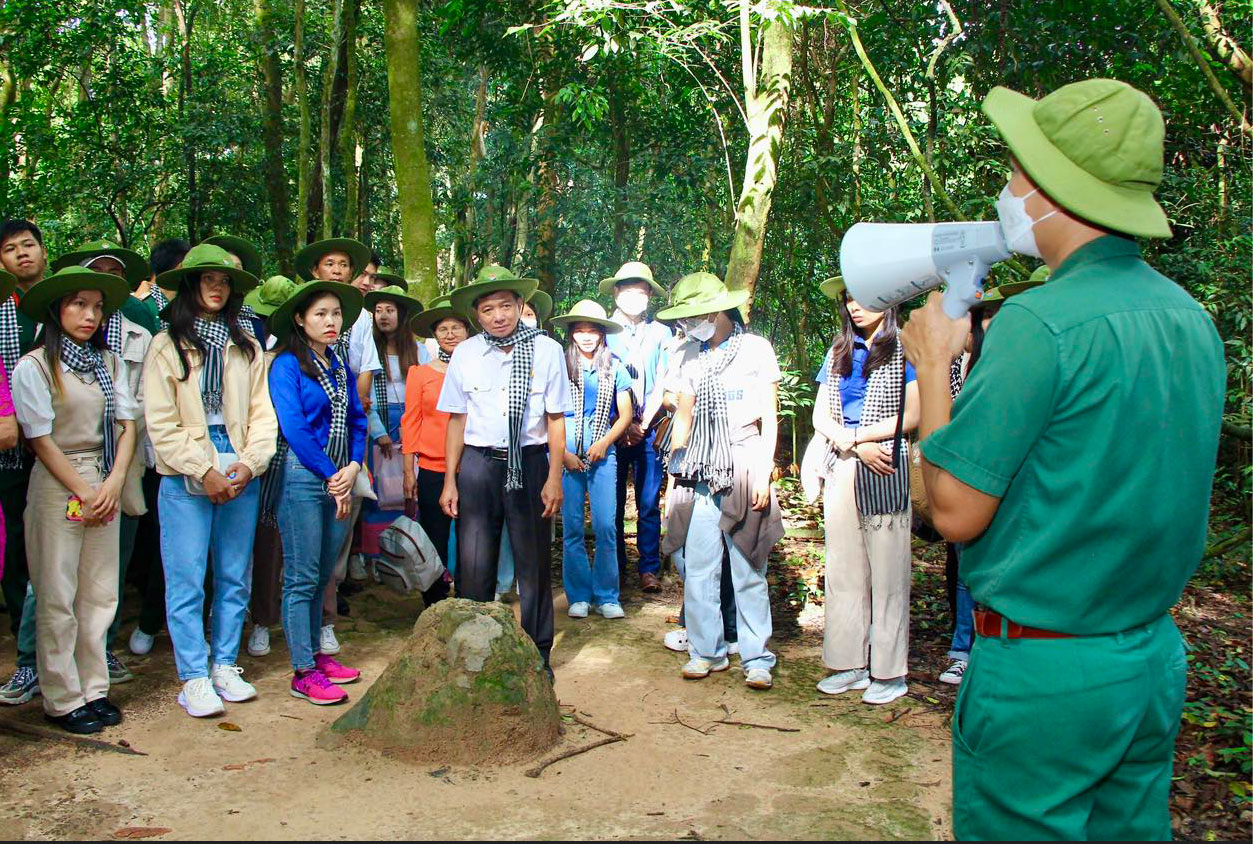 Cultivating friendship with Vietnamese hearts - Part 1: Volunteers sow