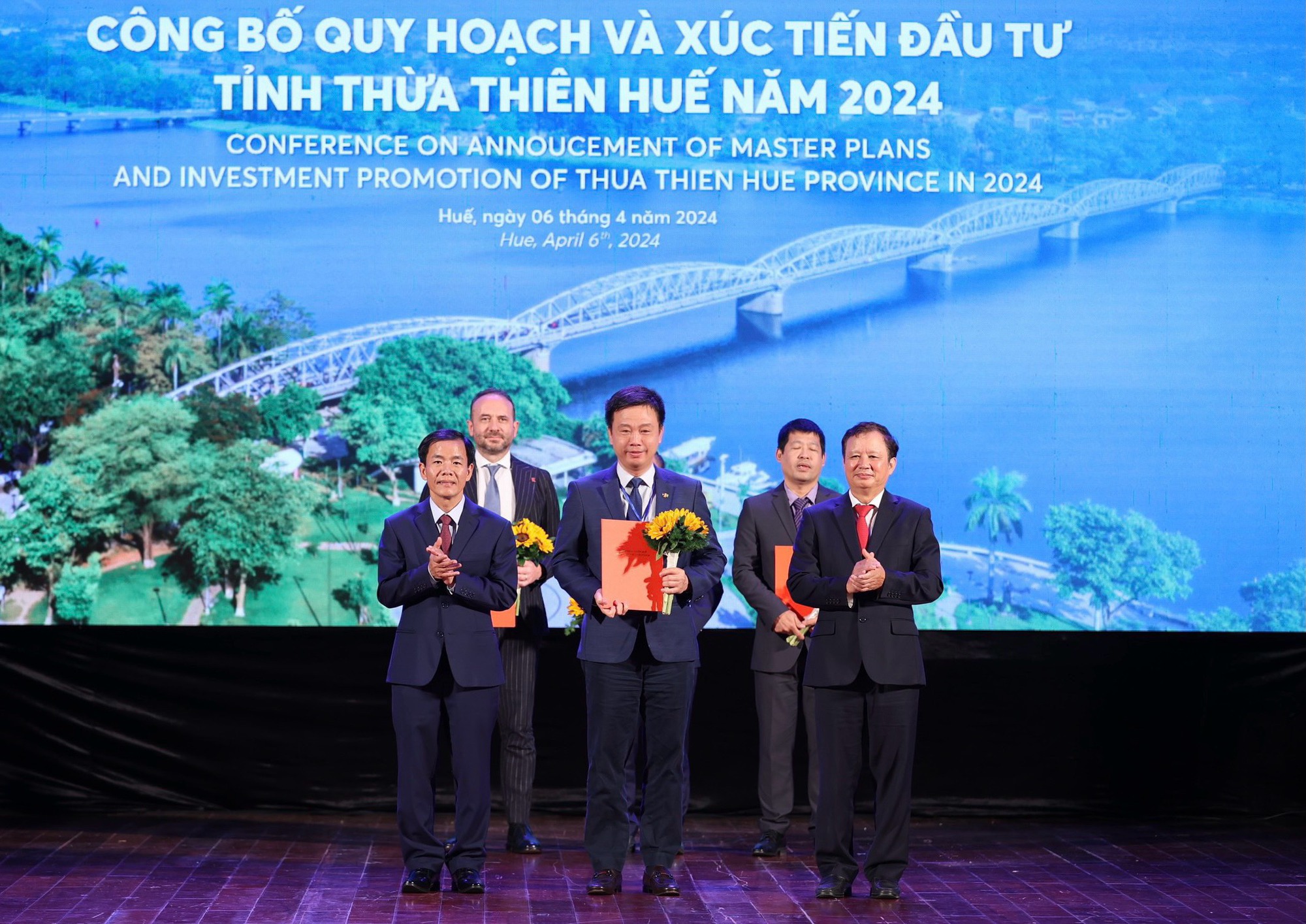 FPT will invest in building an educational complex with a scale of 20,000 students in Hue.