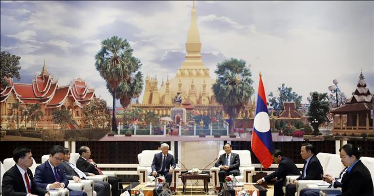 Lao Prime Minister warmly received the high-ranking delegation of the Central Committee of the Vietnam Fatherland Front