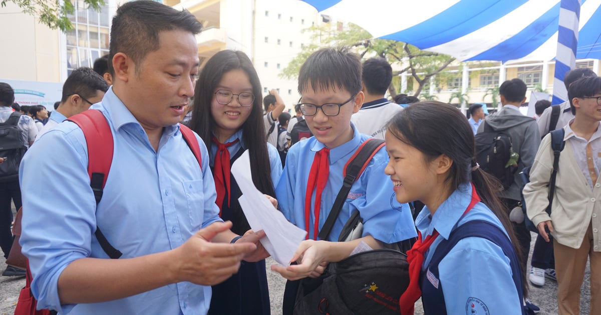 2 200 étudiants s'affrontent pour « résoudre des problèmes mathématiques sur des calculatrices portables » : participer à la compétition, c'est comme aller à un festival