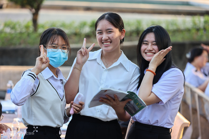 Les candidats passent le premier tour de l'examen d'évaluation des compétences à l'Université des sciences naturelles de la ville de Thu Duc, le matin du 7 avril. Photo : Quynh Tran