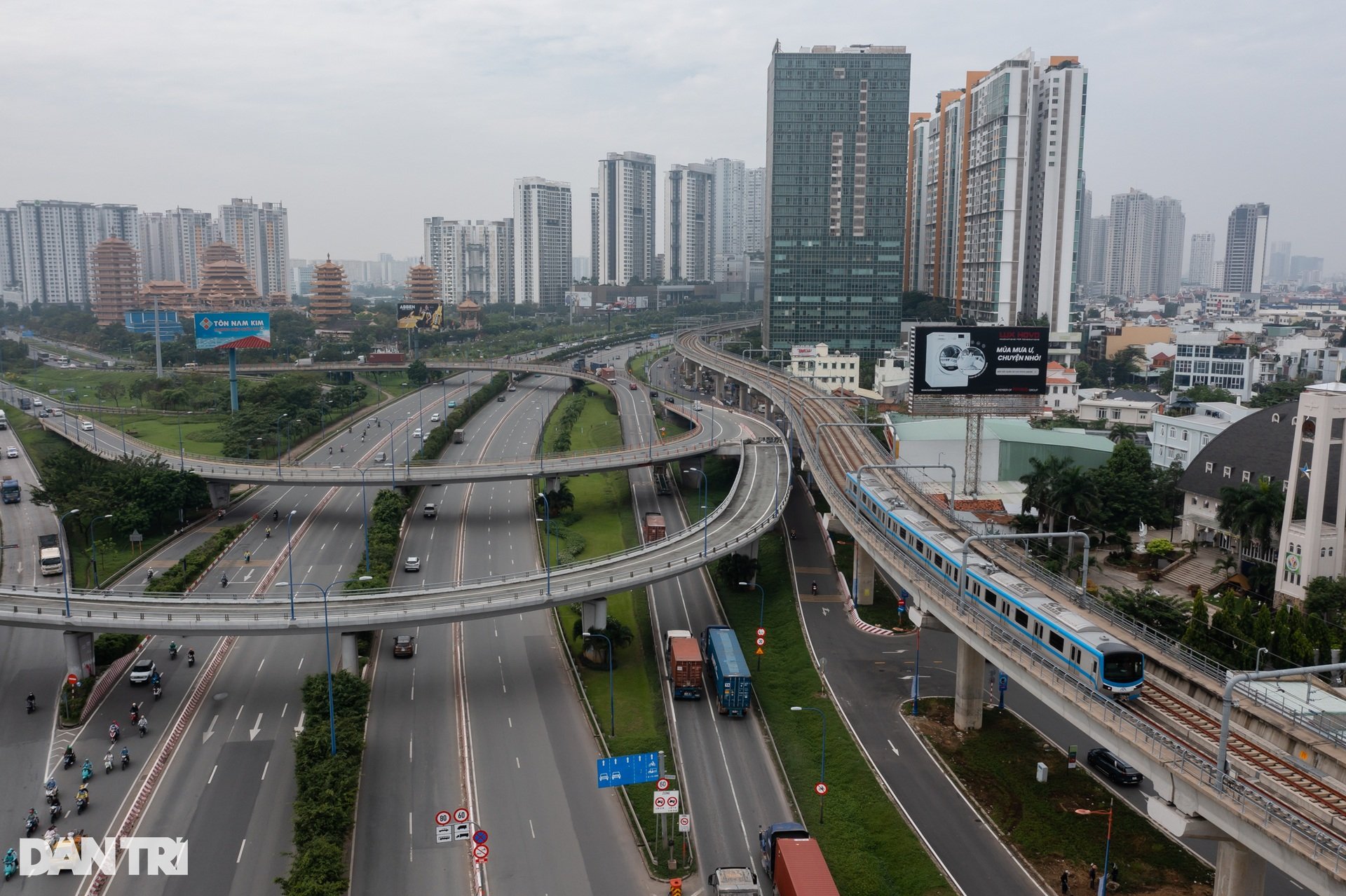 Diện mạo tuyến metro đầu tiên của TPHCM trước ngày vận hành - 11