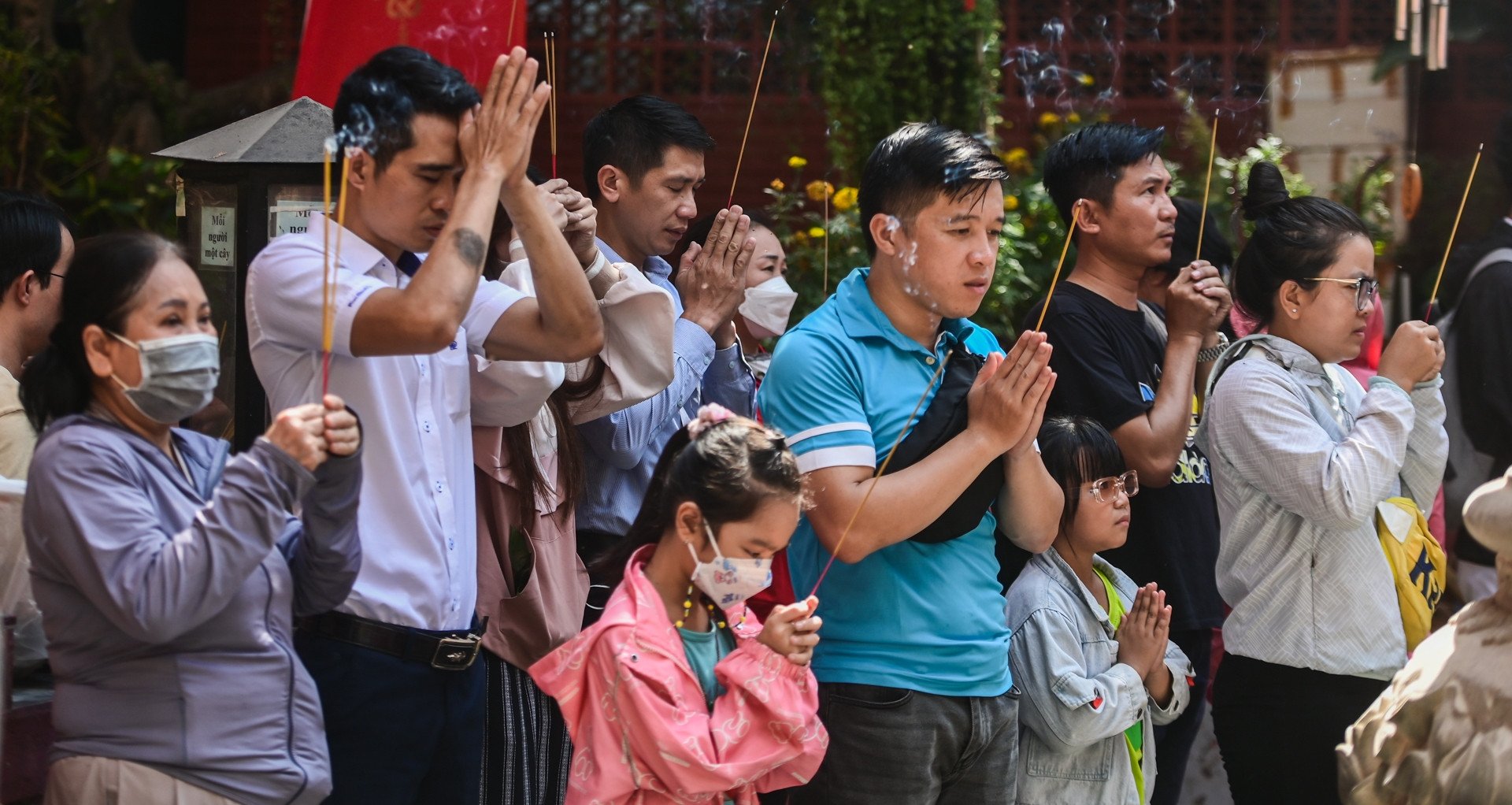 Ho Chi Minh City people flock to pagodas on the full moon day of January