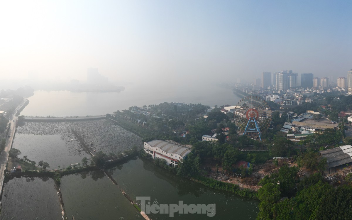 The sky is hazy, in Tay Ho recorded high air pollution level photo 3