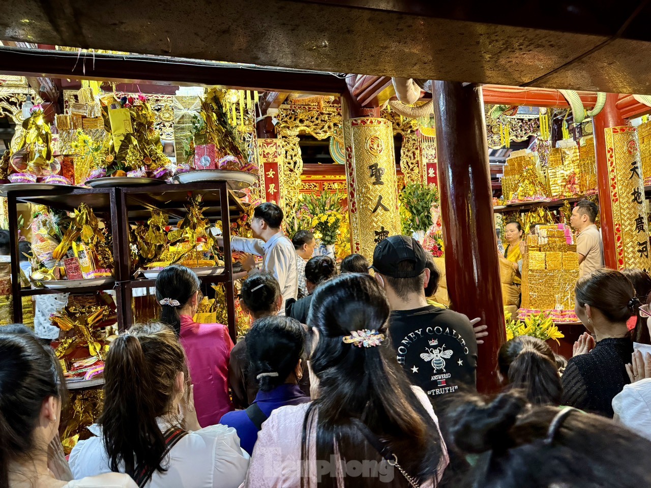 バチュアコー寺院は、財神の日に「お金を借りる」客で混雑する 写真11