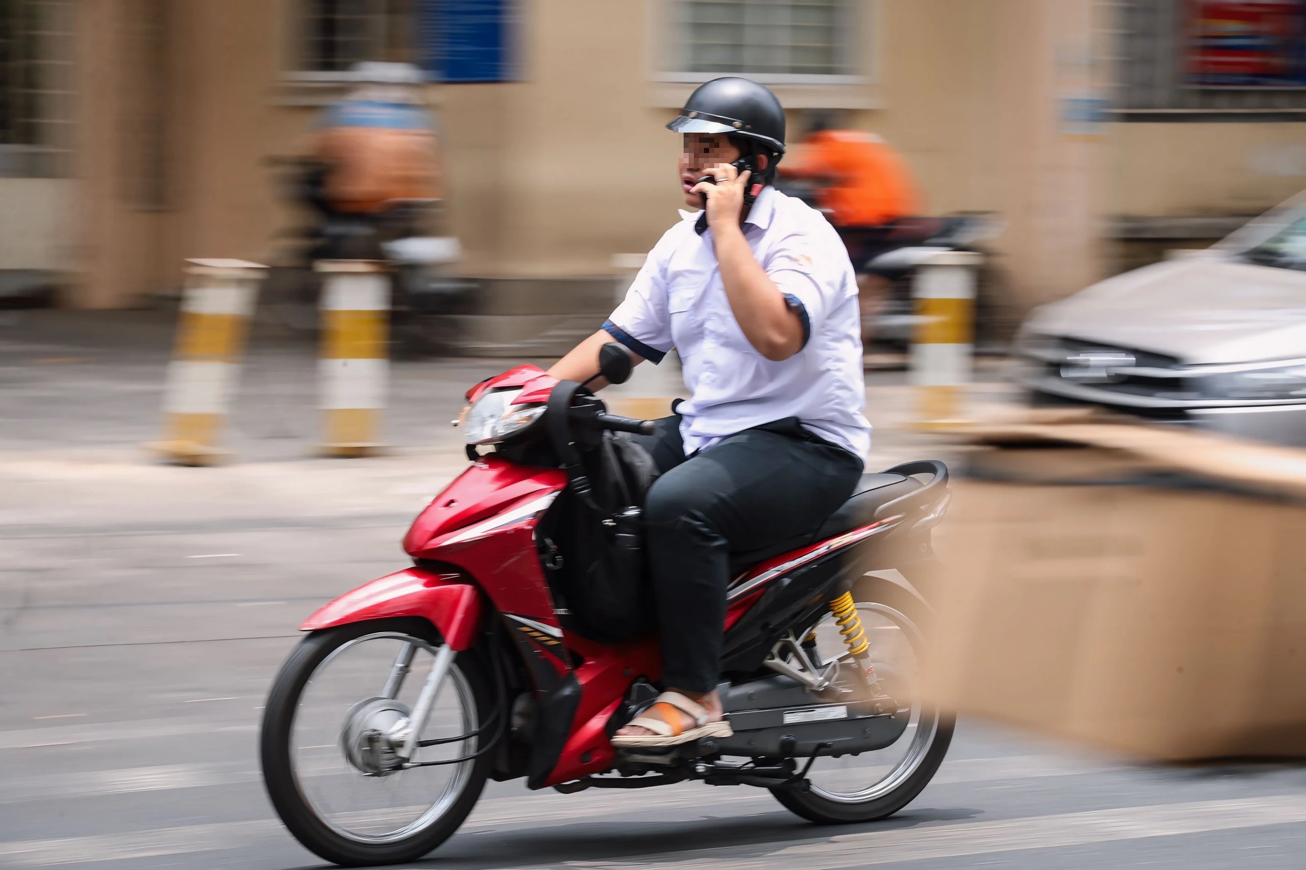 Tràn ngập học sinh lái xe máy trên 50 phân khối ở TP.HCM- Ảnh 1.