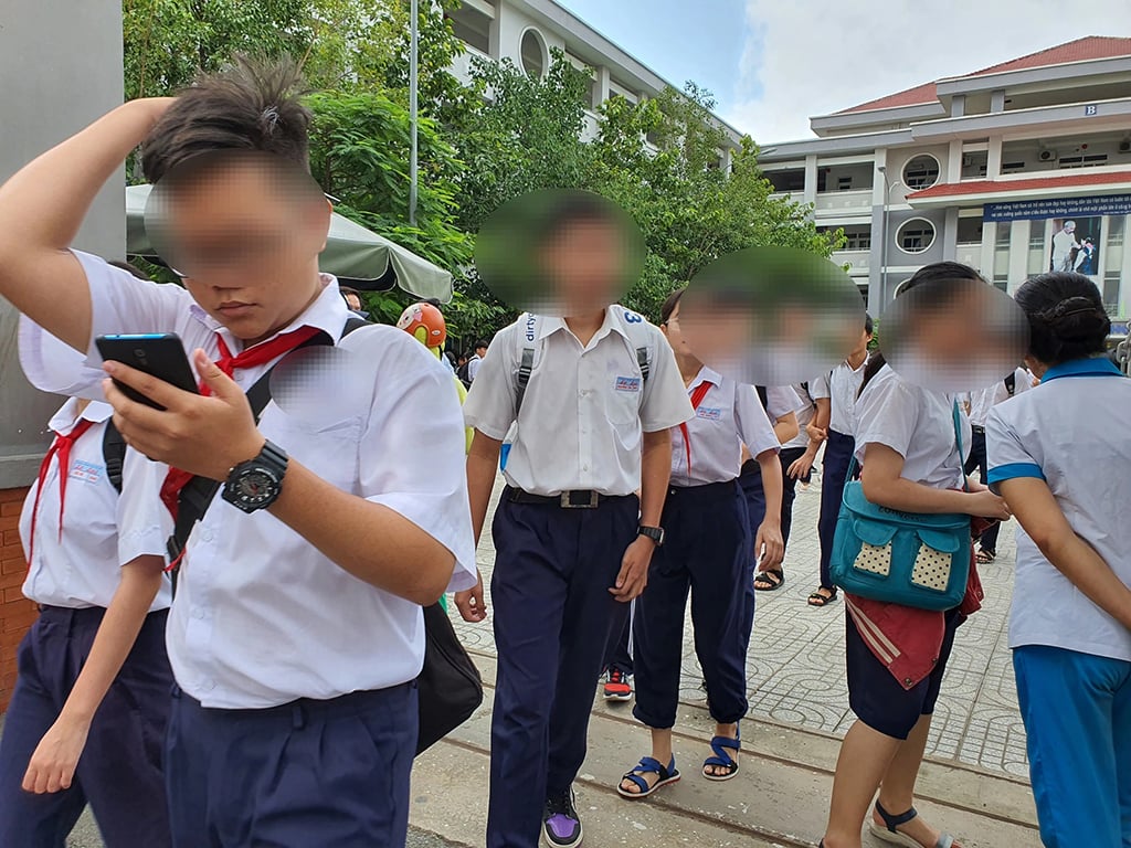 Tranh luận quanh việc cấm học sinh sử dụng ĐTDĐ trong trường- Ảnh 1.