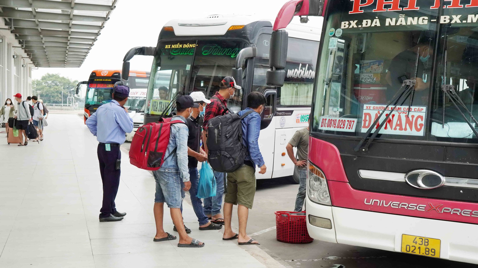 Tết Nguyên đán, phương tiện từ TP.HCM đi các tỉnh thế nào cho đỡ tắc?- Ảnh 1.