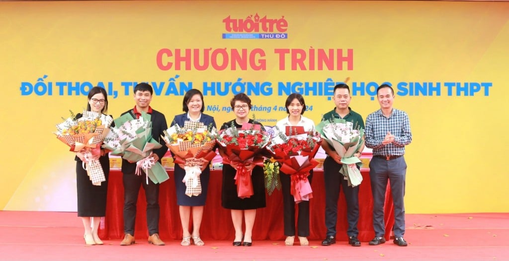 Tuoi Tre Newspaper organizes career counseling on technology industry image 1