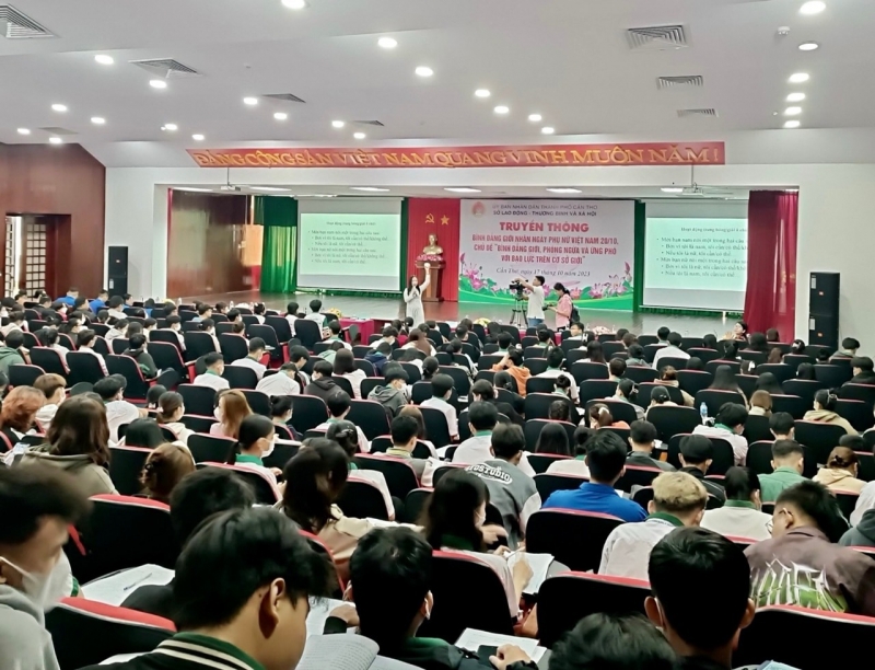 300 sinh viên các trường: Cao đẳng Cần Thơ, Cao đẳng nghề Cần Thơ, Cao đẳng Y tế Cần Thơ, Cao đẳng Kinh tế- Kỹ thuật Cần Thơ, Cao đẳng Du lịch Cần Thơ, Cao đẳng VHNT Cần Thơ tham dự lớp truyền thông.