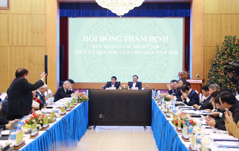 Quang cảnh phi&ecirc;n họp thẩm định Quy hoạch Thủ đ&ocirc; H&agrave; Nội thời kỳ 2021-2030, tầm nh&igrave;n đến năm 2050.