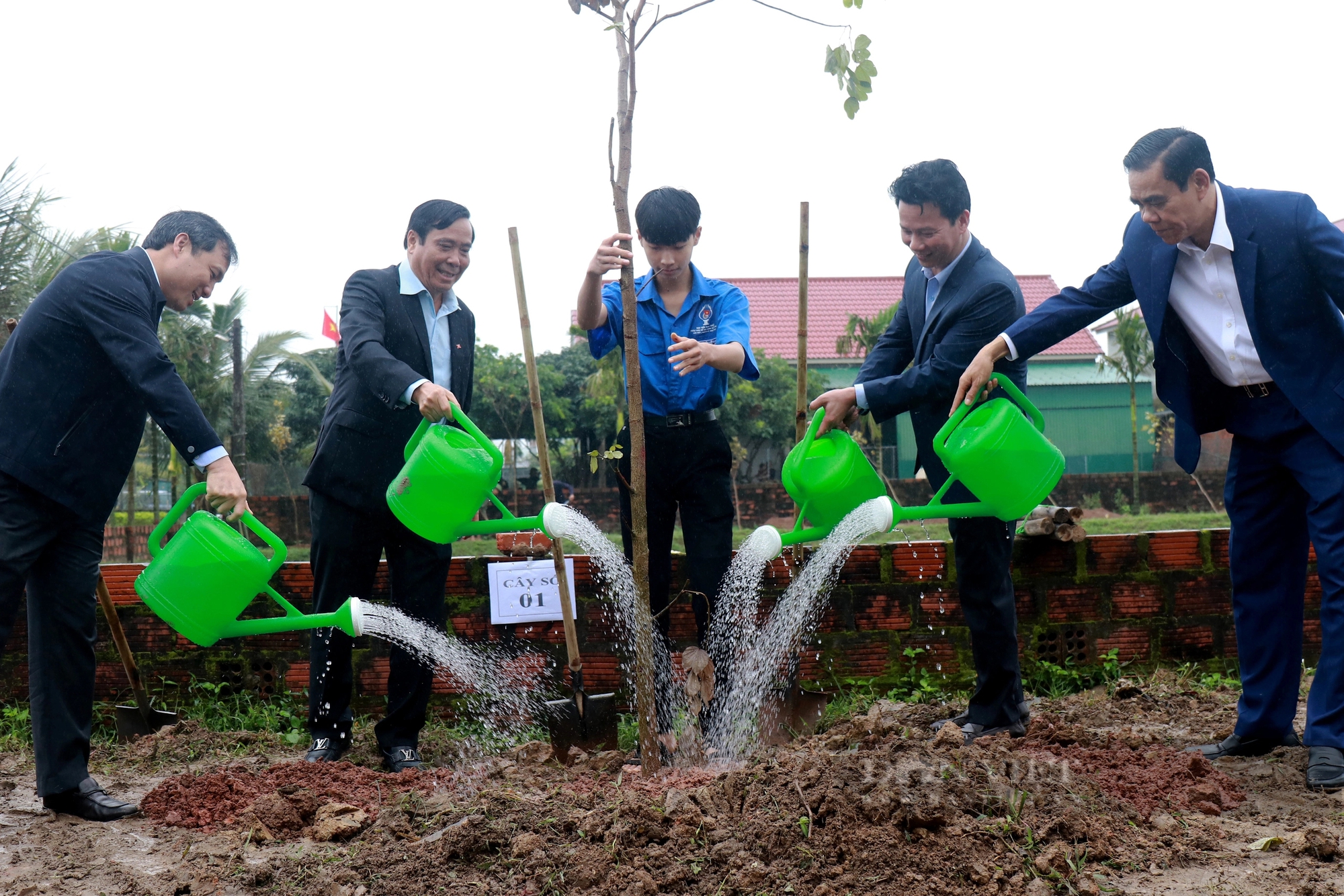 Bộ Tài nguyên và Môi trường trồng 120.000 cây phi lao chắn sóng, khởi công xây dựng nhà lưu niệm Anh hùng Phan Đình Giót- Ảnh 7.