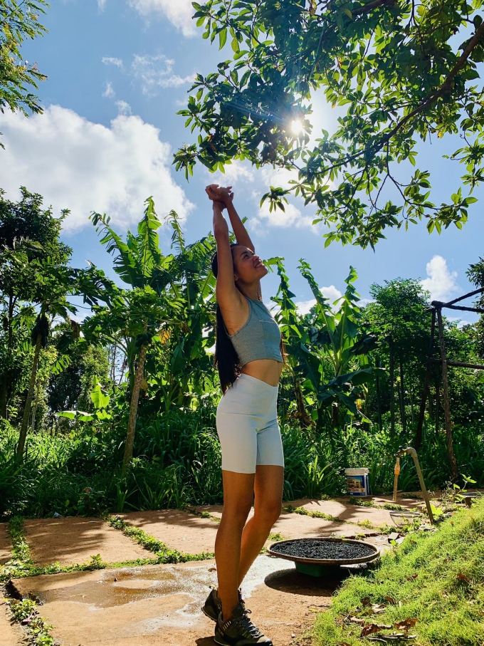 Hoai An praktiziert jeden Tag Yoga, um gesund und fit zu bleiben. Foto von : Character bereitgestellt