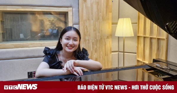 10X a étudié au Conservatoire de Langue et de Musique et a remporté une bourse américaine de 8,6 milliards de VND