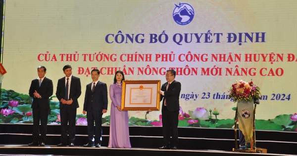 Le premier district du pays à se conformer aux nouvelles normes rurales avancées est un district riche en traditions culturelles de la province de Quang Ninh.