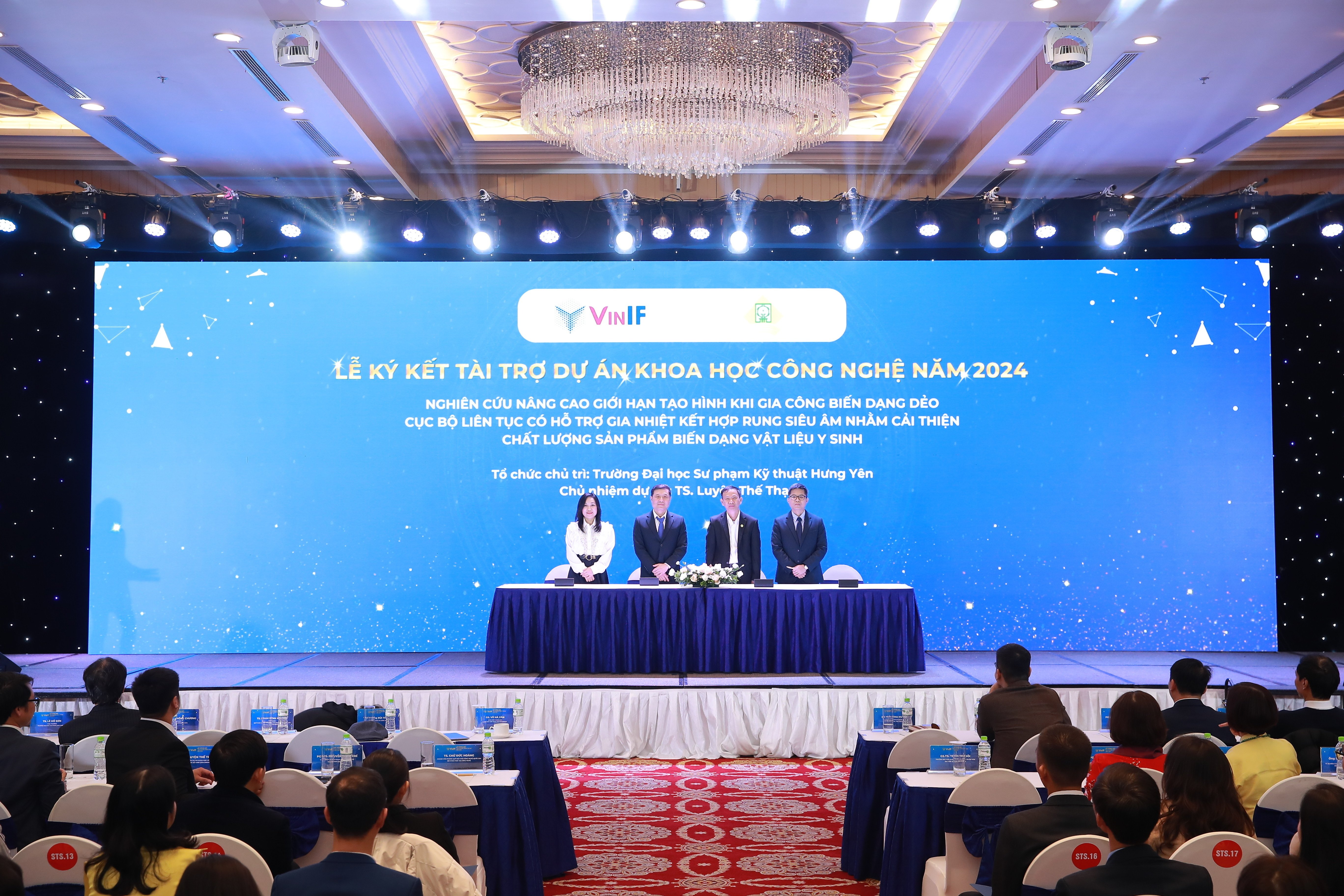 VinIF signed a contract to sponsor science and technology projects in 2024.