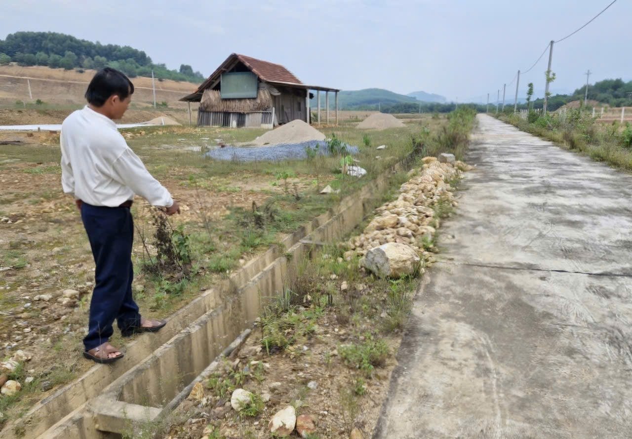 There is no electricity or water so people cannot settle in the resettlement area.