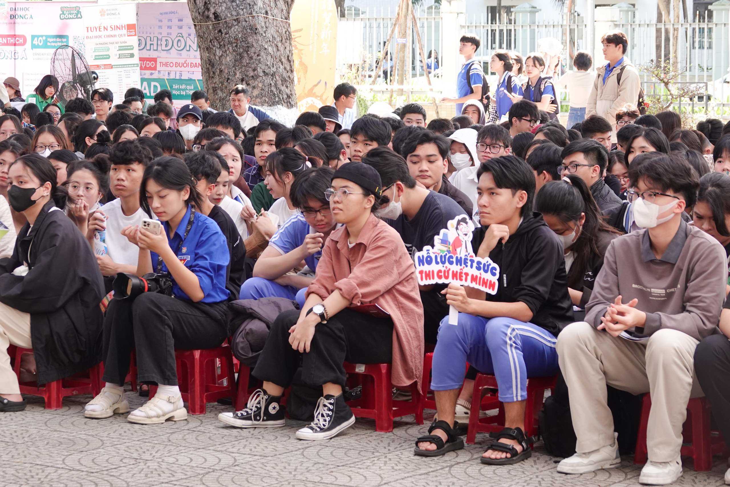 Tư vấn mùa thi: 'Ở bất cứ nơi đâu, phải luôn có năng lực tự thân'- Ảnh 4.