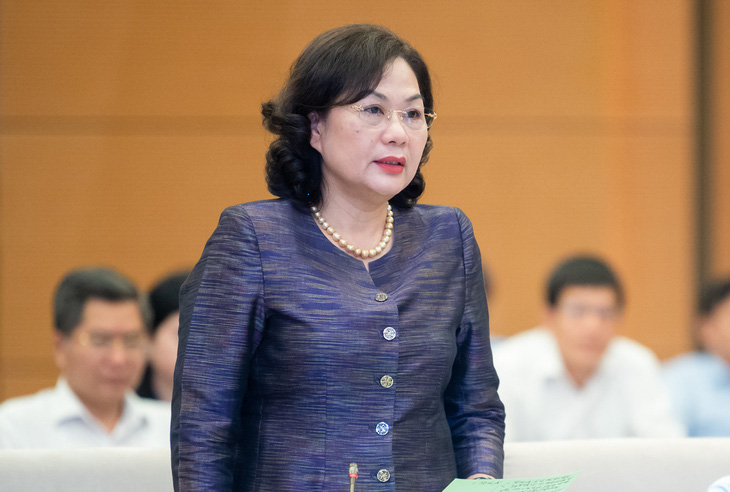 La gobernadora Nguyen Thi Hong ofrece información actualizada sobre cómo manejar a los bancos débiles