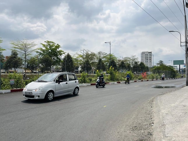 人々は道路開通のために数十億ドンの土地を寄付する 写真2