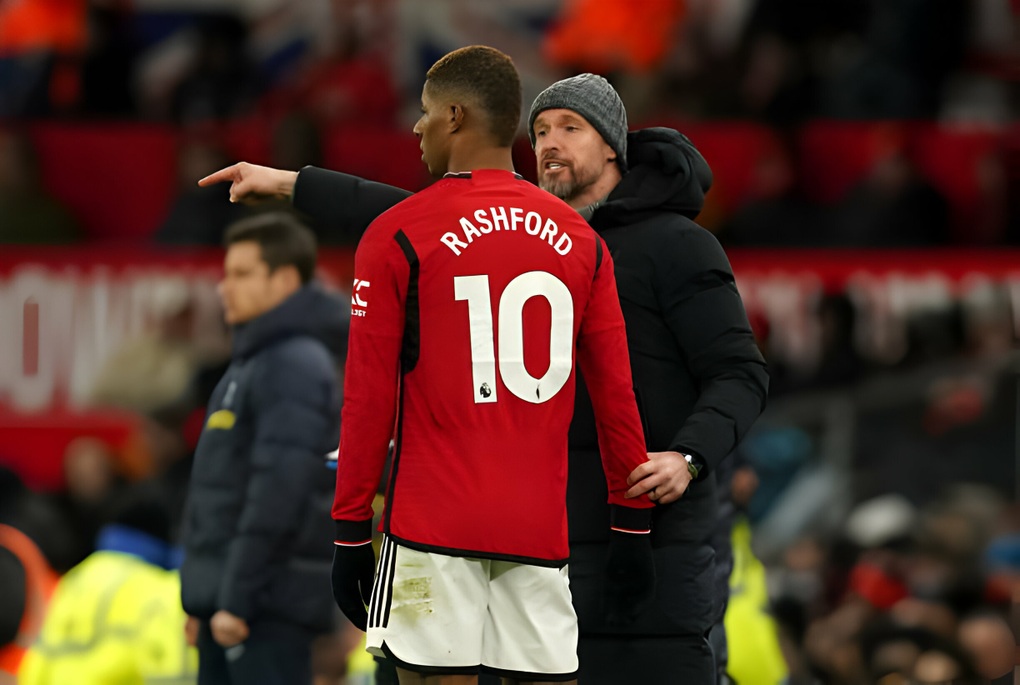 HLV Ten Hag nêu lý do xử lý Rashford nhẹ hơn Sancho - 1