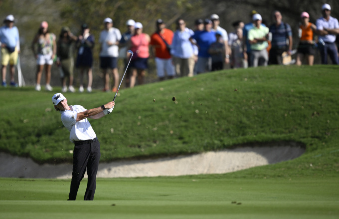 Jake Knapp schlägt den Ball am 24. Februar während der dritten Runde der Mexican Open auf dem Vidanta Golf Course in Vidanta Vallarta, Mexiko, auf das 16. Grün. Foto: AFP