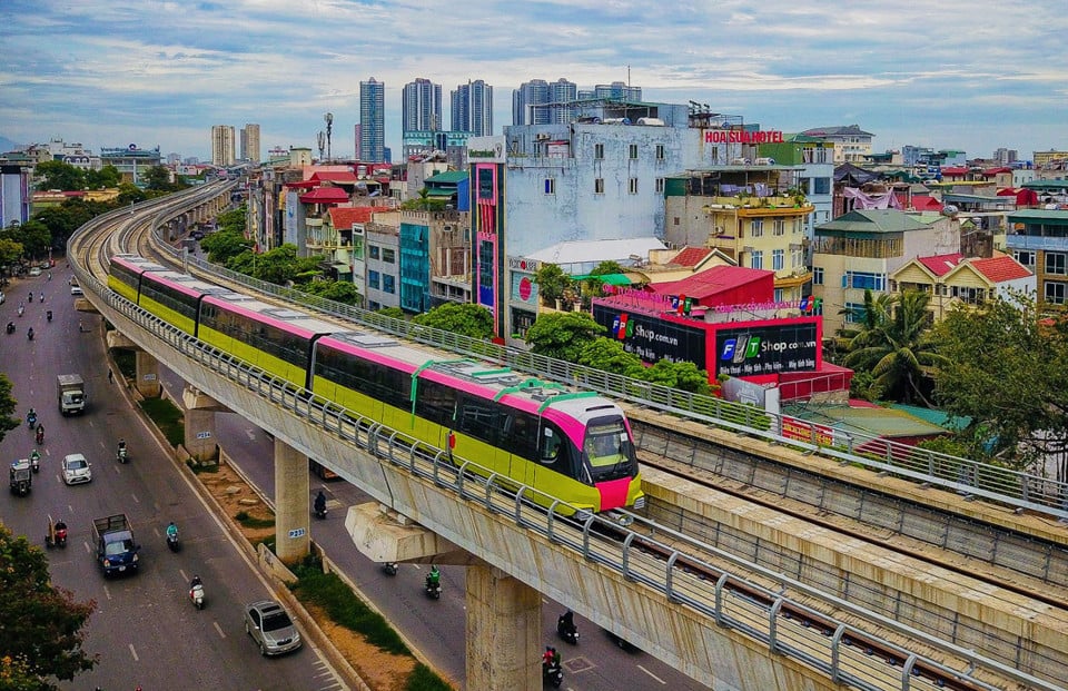 Le groupe de travail aide le Premier ministre à coordonner et à diriger la mise en œuvre des projets de chemins de fer urbains à Hanoi et à Ho Chi Minh-Ville pour assurer leur progression.