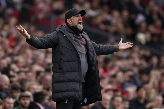 គ្រូបង្វឹក Jurgen Klopp កំឡុងពេល Liverpool ចាញ់ Man Utd 3-4 ក្នុងការប្រកួត FA Cup វគ្គ 1/4 ផ្តាច់ព្រ័ត្រនៅ Old Trafford នៅថ្ងៃទី 17 ខែមីនា។ រូបថត៖ AP